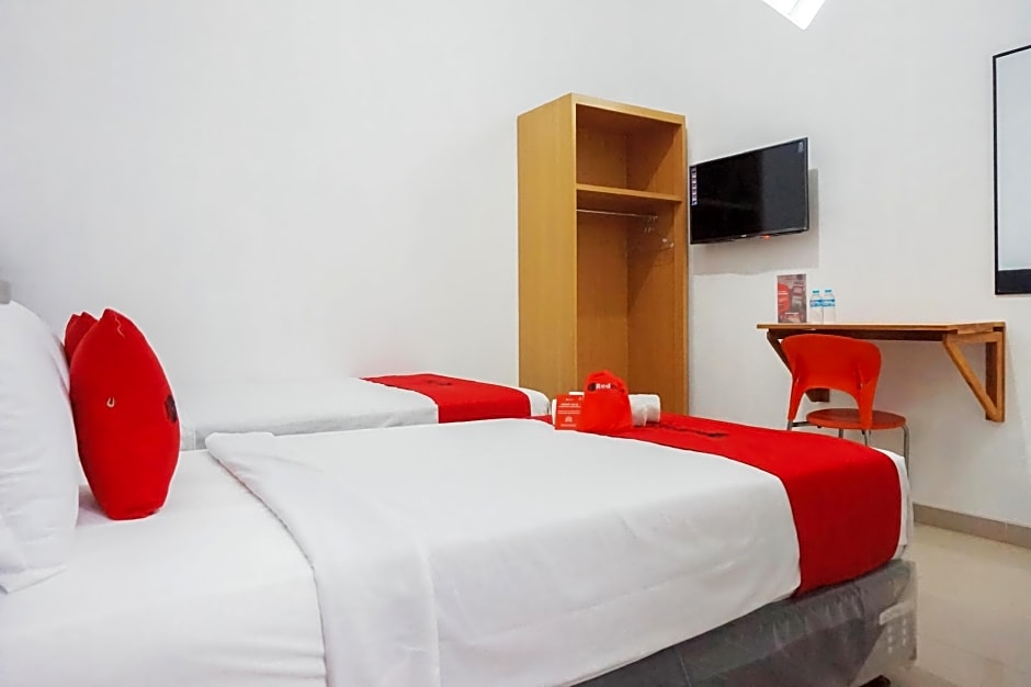 RedDoorz @ Jalan Danau Limboto