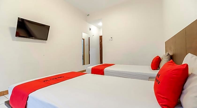 RedDoorz Plus @ Karebosi Area 2