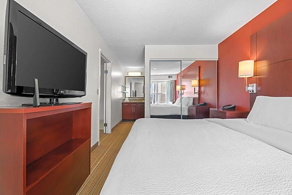 MainStay Suites Appleton Airport - Fox River Mall Area