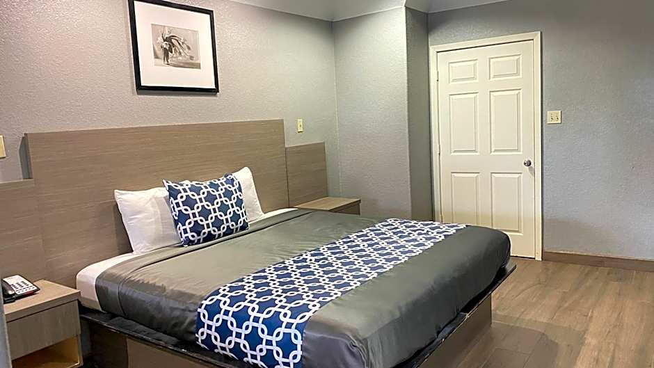 Island Suites Hobby Airport