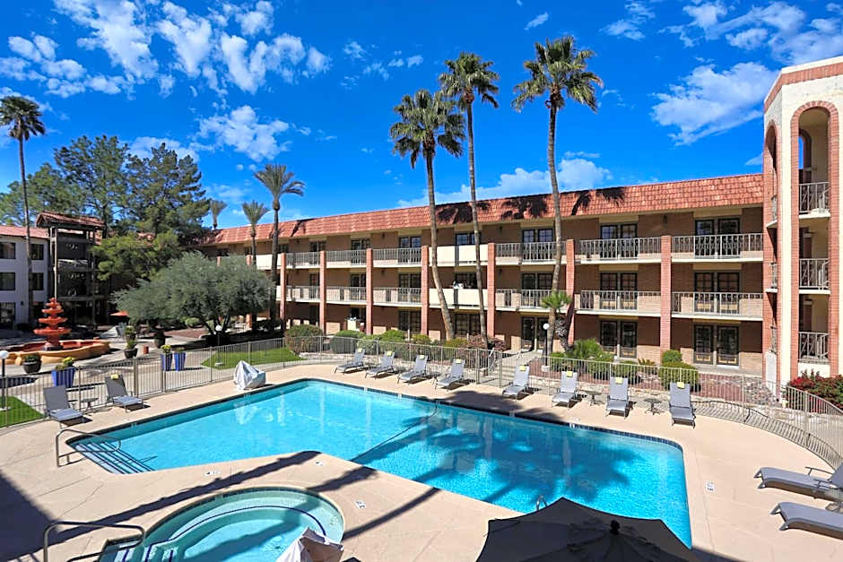 DoubleTree By Hilton Suites Tucson Airport
