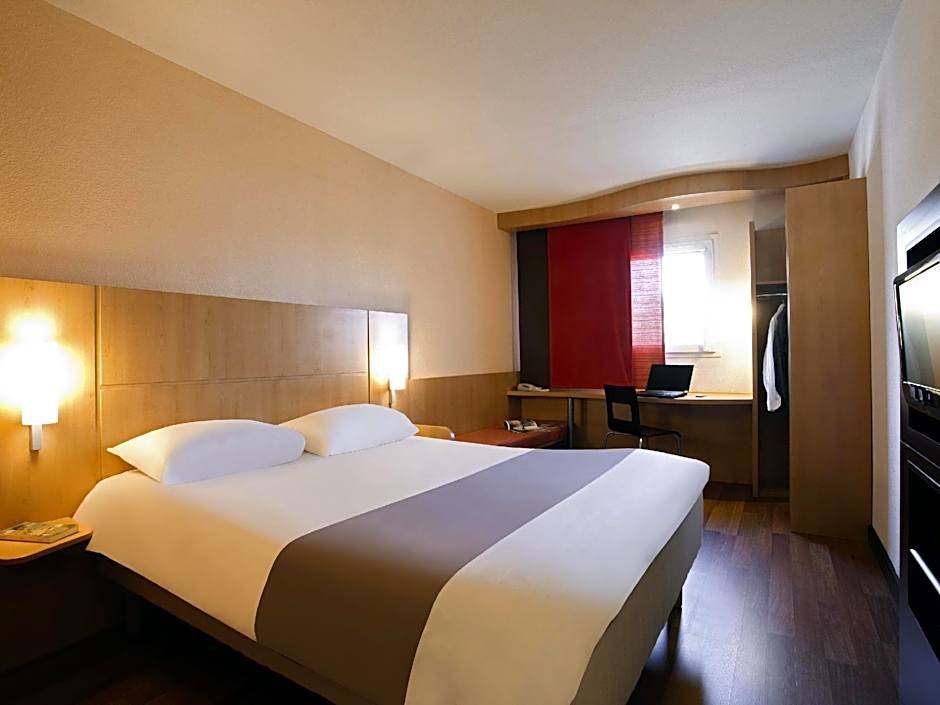 Photo 1 of 2 of Standard 1 Double Bed