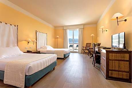 Twin Room with Sea View and Balcony
