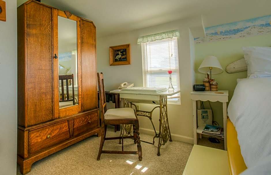 Captain's Inn At Moss Landing