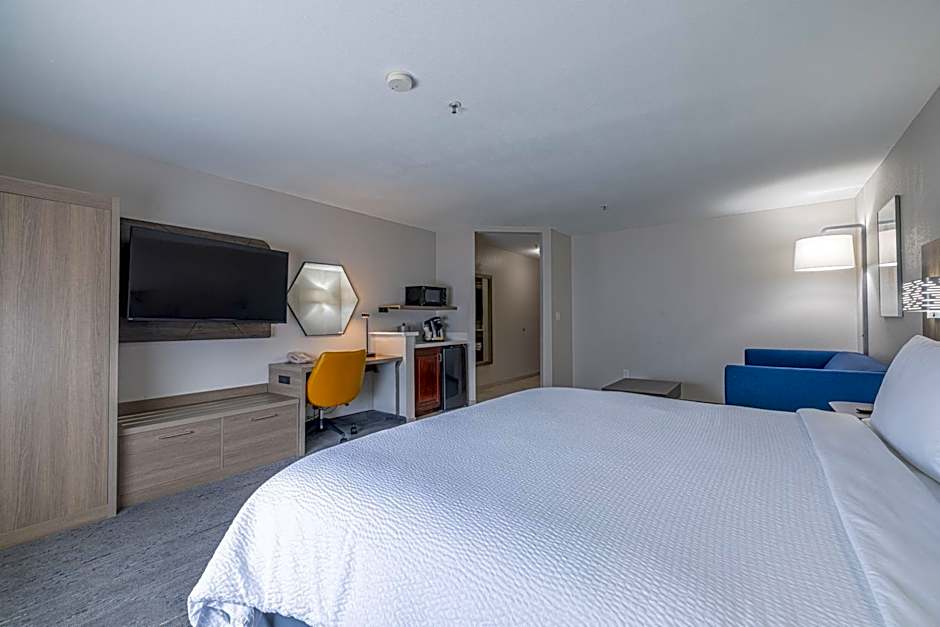 Holiday Inn Express & Suites College Station by IHG