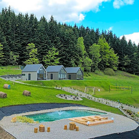 Stodoły Modyń - Domki w Beskidzie Wyspowym - staw kąpielowy, balia, sauna, grota solna - widok na góry