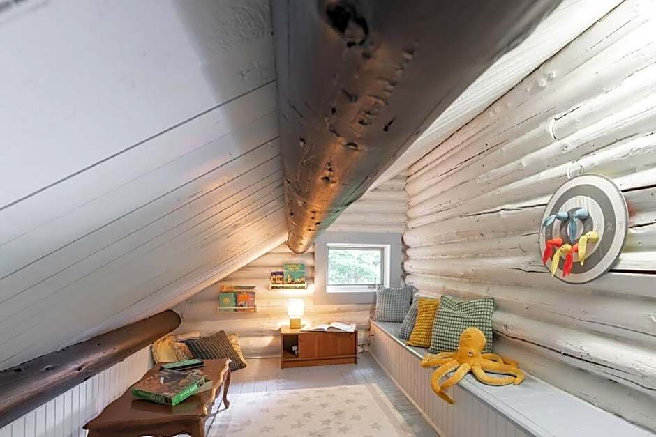 Chalet du Village - Rustic charm, lake - beach access