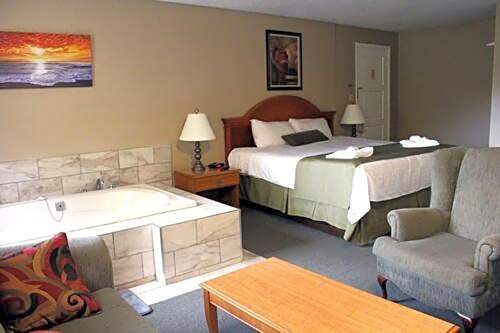 Photo 1 of 1 of Deluxe Suite, Jetted Tub