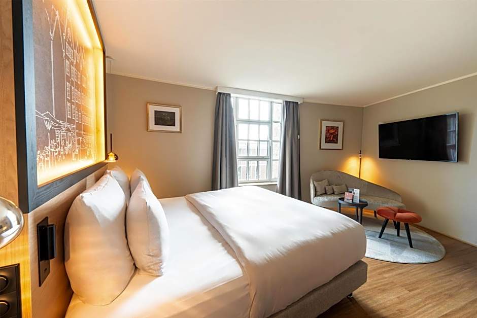 Wasserturm Hotel Cologne, Curio Collection by Hilton