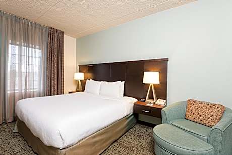 1 Queen 1 Bedroom Suite