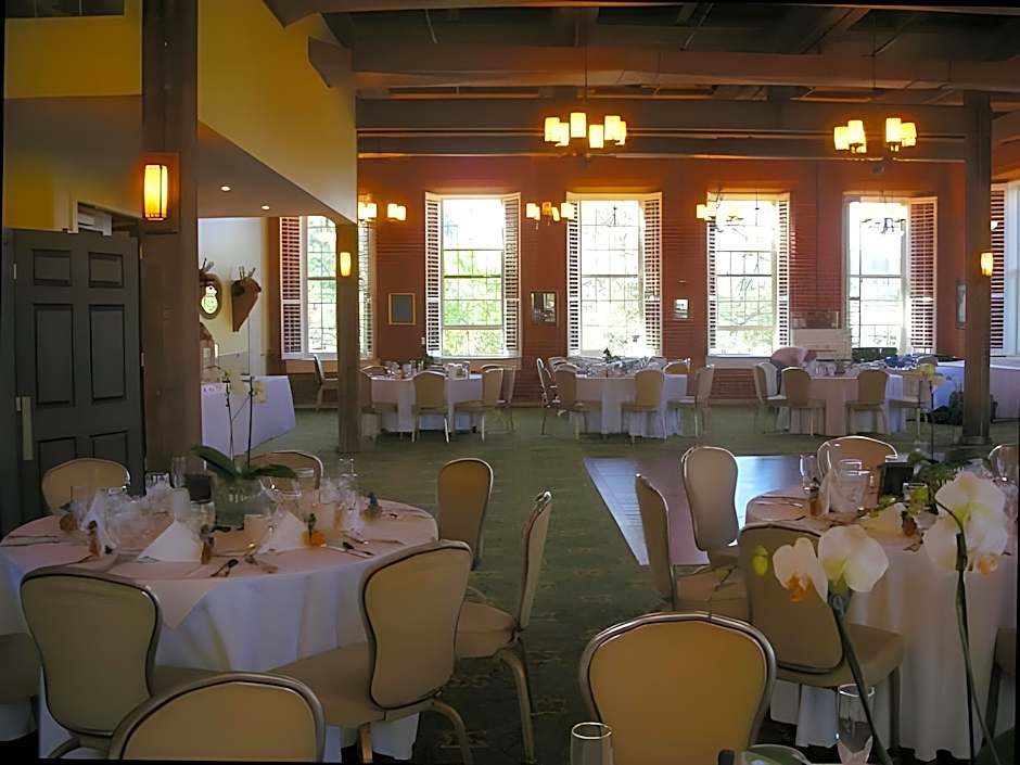 The Common Man Inn & Restaurant