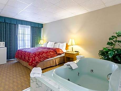 1 King Bed Nonsmoking