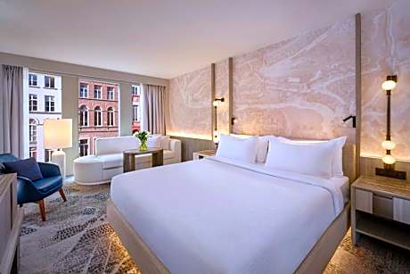 Large Deluxe King Room