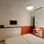 Sure Hotel by Best Western Nologo