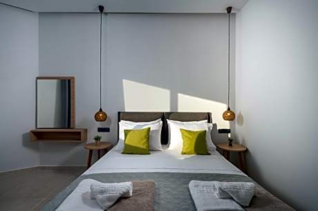 Two-Bedroom Deluxe Apartment with Balcony