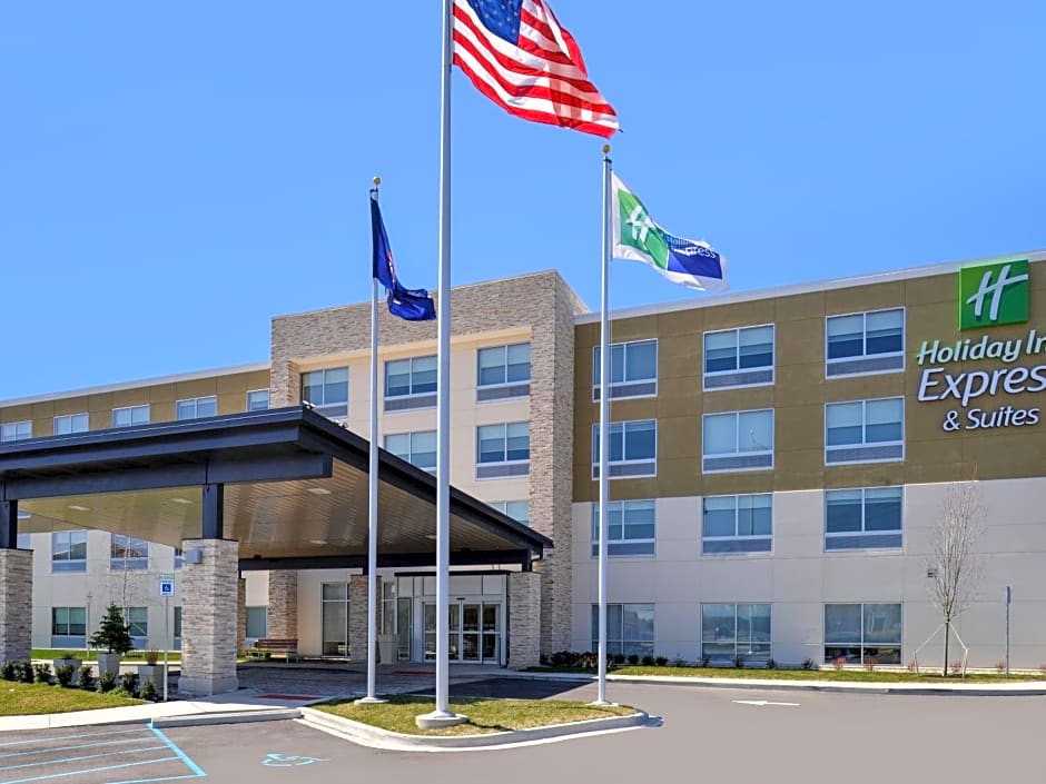 Holiday Inn Express & Suites BRIGHTON SOUTH - US 23