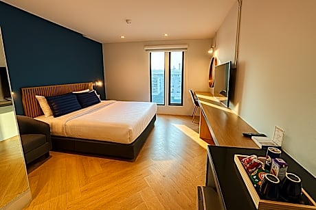 Deluxe King - City View