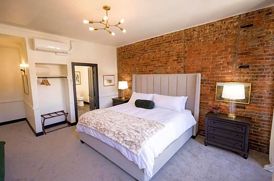 Speakeasy King Suite (Rm 2)