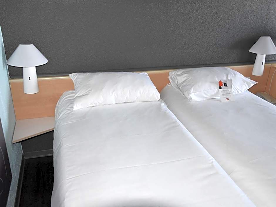 ibis Rochefort