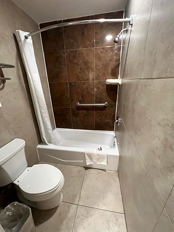 Super 8 by Wyndham McAllen-Downtown City Center-Plaza Mall-Airport
