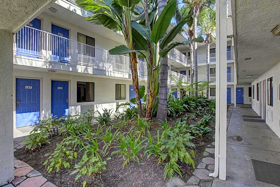 Motel 6-Bellflower, CA - Los Angeles