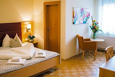 Family Room (2 Adults + 2 Children)