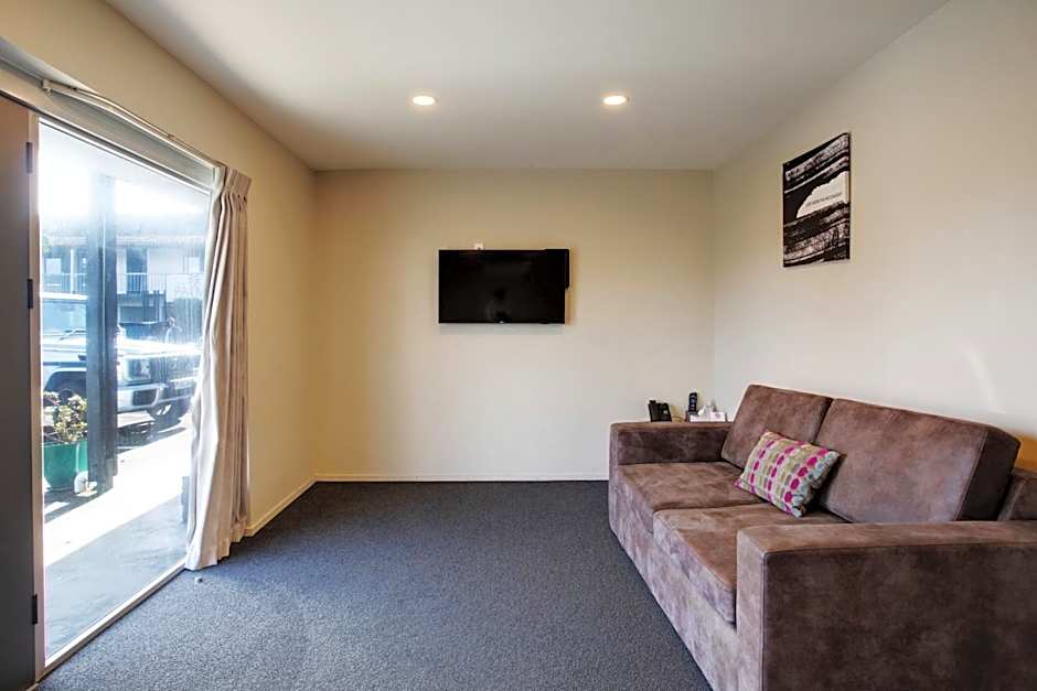 Ellerslie Palms Motel