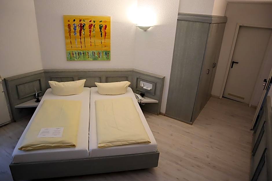 Avenue Hotel