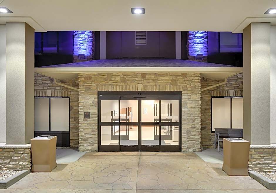 Holiday Inn Express & Suites Mitchell By IHG