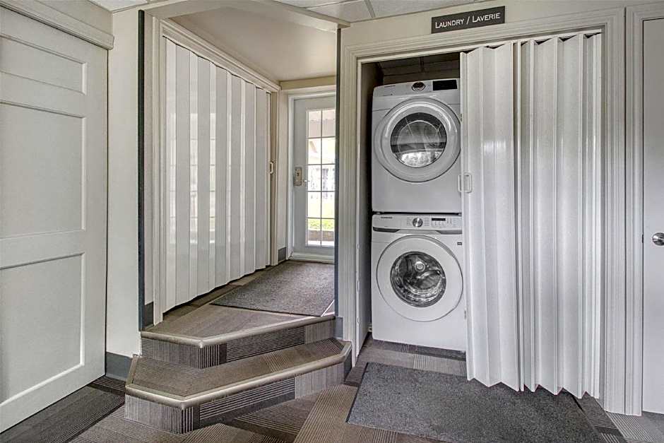 Dannys Hotel Suites; SureStay Collection by Best Western