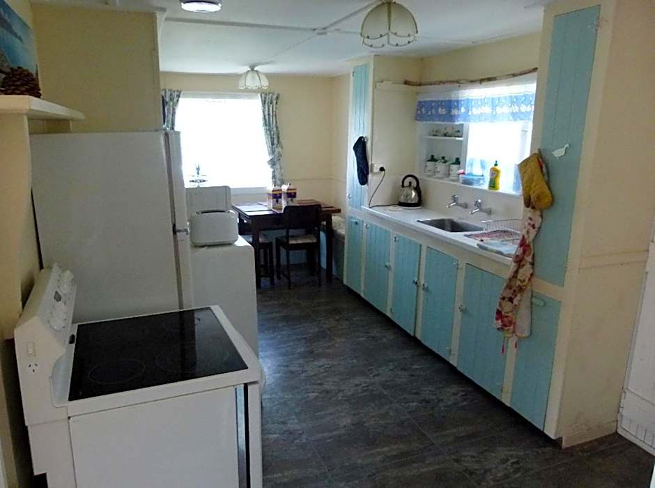 Wacky Stays - unique farm-stay glamping rentals, FREE animal feeding tours