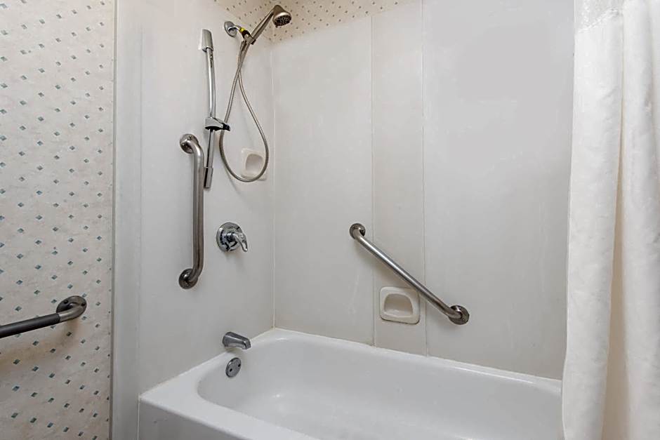 Super 8 by Wyndham Wichita South