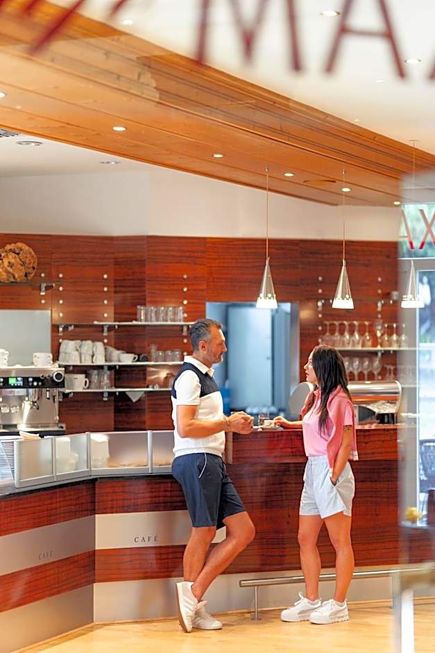 MAXIMILIAN Grand Hotel