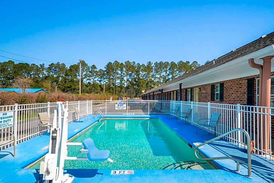 Travelodge by Wyndham Santee