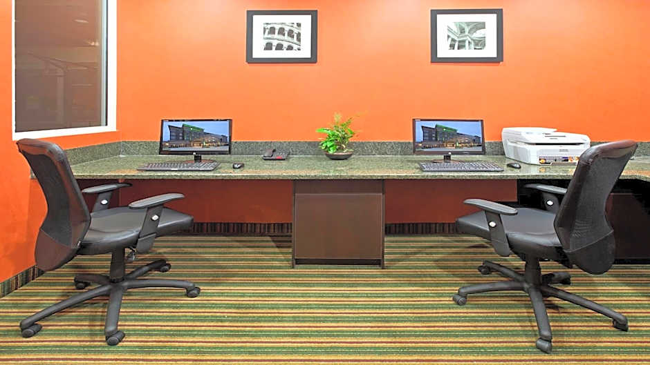 Holiday Inn Garland By IHG