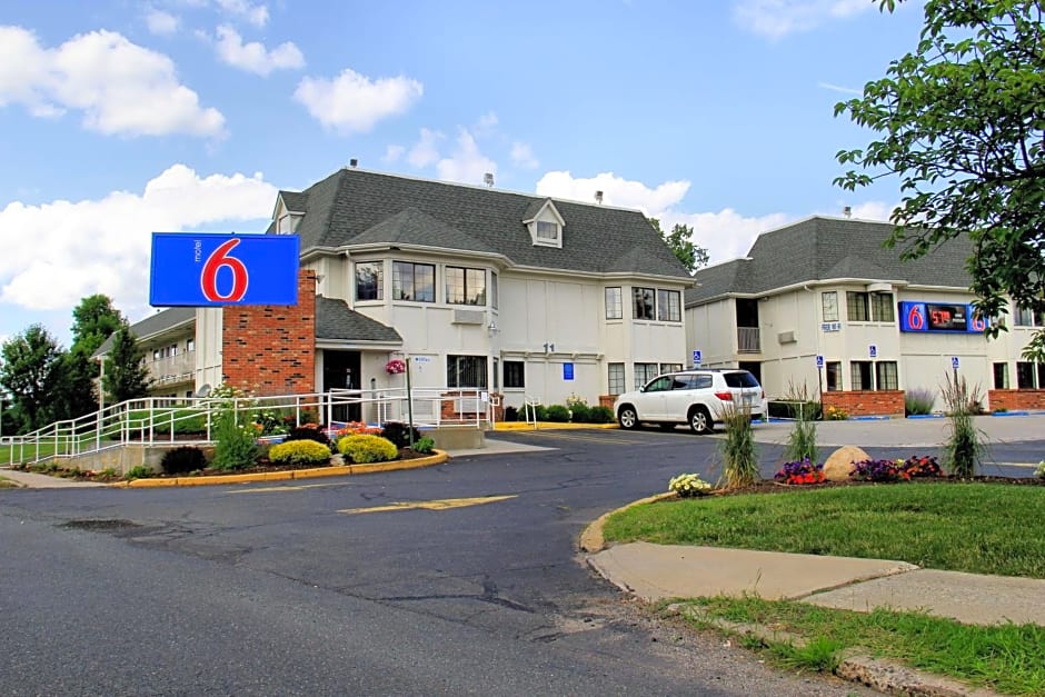 Motel 6 Enfield, CT - Hartford