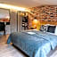 Art & Garden Residence