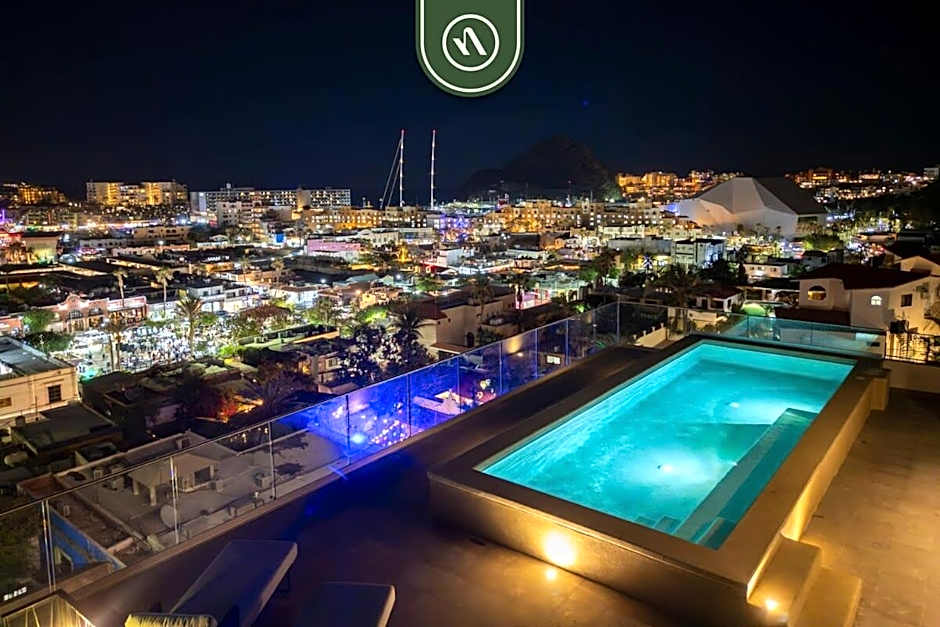 Amazing 2BR Condo with Terrace Overlooking the Marina
