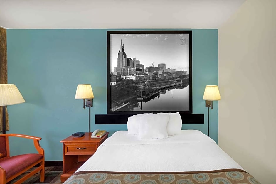 Super 8 by Wyndham Nashville Downtown