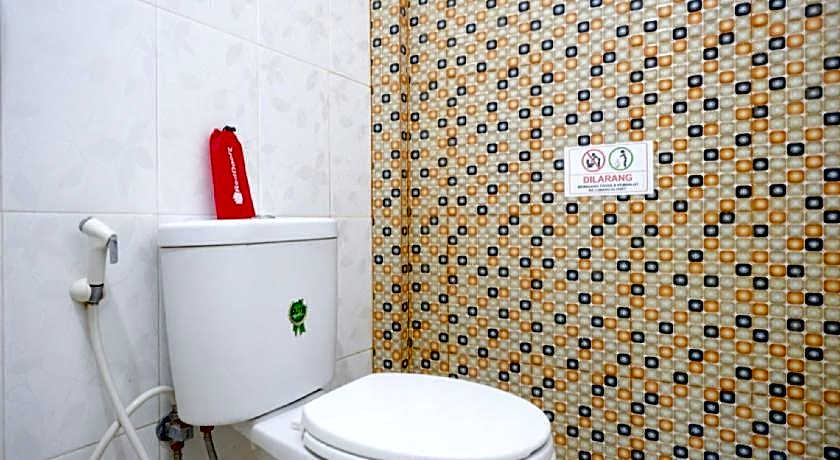 RedDoorz Syariah near Universitas Negeri Gorontalo 2