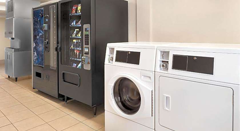 Super 8 by Wyndham Des Moines