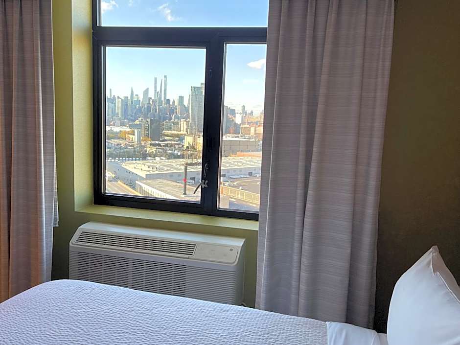 Holiday Inn Express Long Island City E New York By IHG