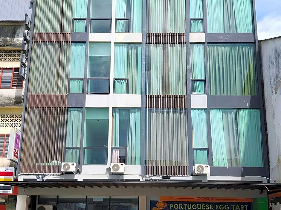 Riverbank Hotel by MRVJ BUSINESS