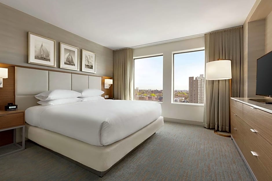 DoubleTree Suites by Hilton Hotel Boston - Cambridge