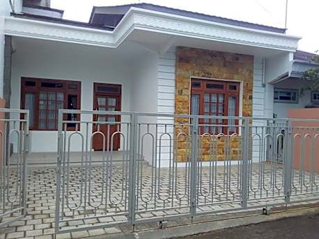 AINUN VILLA DIENG