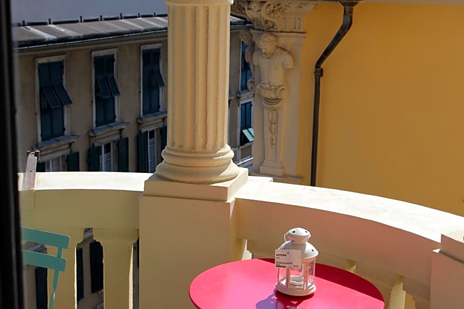 Home Genoa Hostel