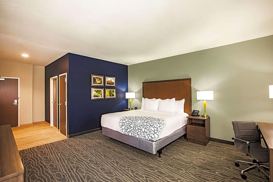 La Quinta Inn & Suites by Wyndham Wichita Northeast