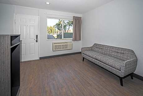 2 Queen Beds | ADA/Tub/Mini Fridge