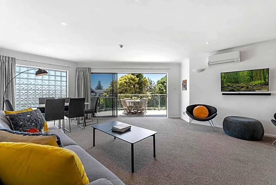 The Reef Beachfront Apartments