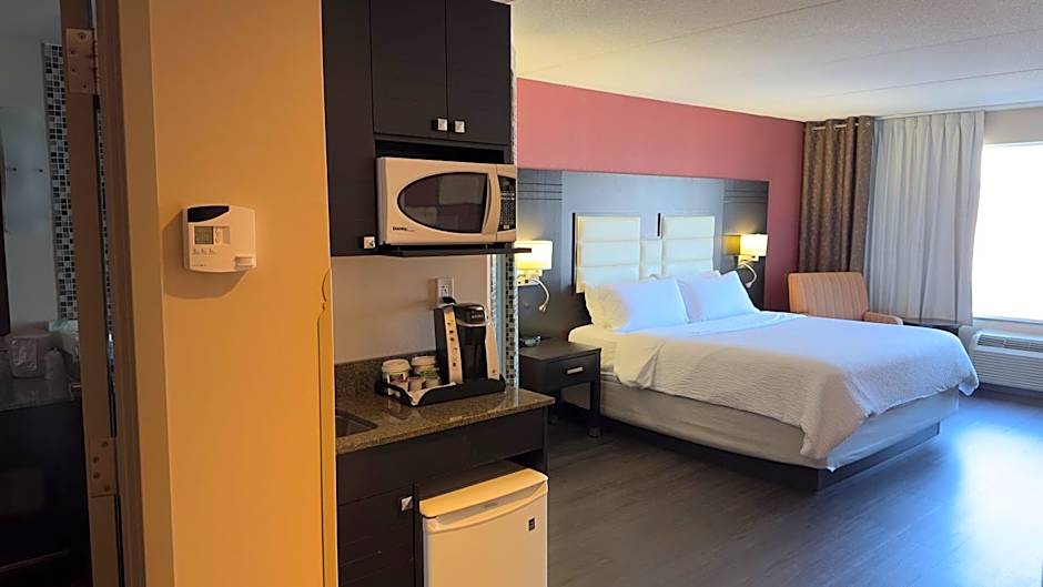 Holiday Inn Express & Suites Ottawa West - Nepean by IHG